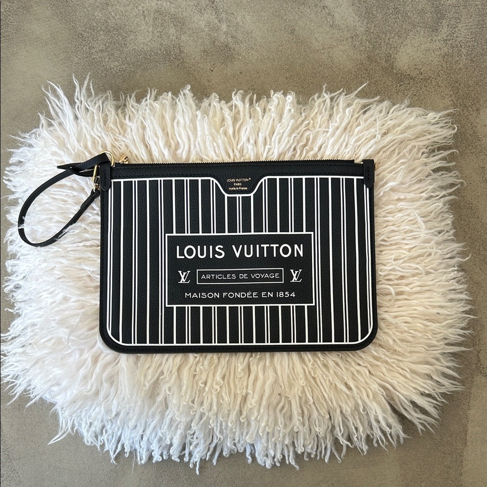 🖤 NEW!  Louis Vuitton Inside Out Pouch/Wristlet - Picture 2 of 8